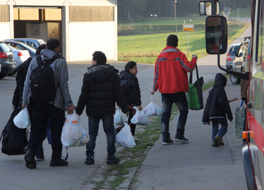  - Ankunft von Asylbewerbern in Poschetsried. Foto: Landkreis Regen, Langer