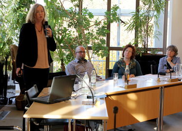  - Die Referenten Dr. Cathy Czako und Thorsten Piendl, sowie Elisabeth Mies (KoKi) und die zuständige Abteilungsleiterin im Landratsamt Regen Ilka Langhammer-Rückl. Foto: Langer/Landkreis Regen