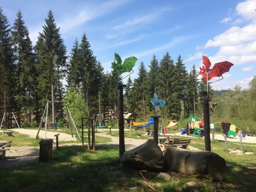  - Fledermauswaldspielplatz im Sommer. Foto: Touristinformation Rinchnach