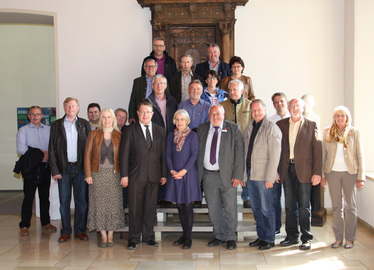  - In Hildesheim wurde die Gruppe von der stellvertr. Bürgermeisterin Renate König (1. Reihe 5.v.re.) begrüßt. Ingrid Mellin (re.) hatte das Besuchsprogramm zusammengestellt.