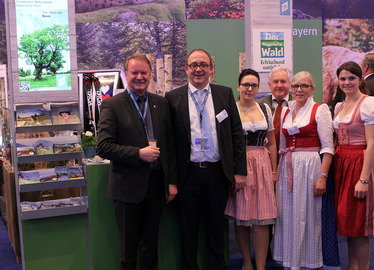  - Stellvertr. Landrat Willi Killinger mit dem TVO-Geschäftsführer Dr. Michael Braun und den Mitarbeitern der Arberlandregio GmbH Veronika Neumeier, Herbert Unnasch, Susanne Wagner und Kathrin Baumann. Foto. Langer/Landkreis Regen