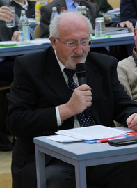  - SPD-Fraktionssprecher Erich Muhr bei der Kreistagssitzung am 16.12.2015. Foto: Landkreis Regen, Langer