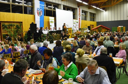  - Zum Niederbayerischen Gartler-Festabend kamen mehr als 250 Gäste in die schön dekorierte Festhalle in Geiersthal Foto: Landkreis Regen, Eder