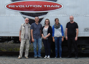  - Vor dem Revolution Train: Uwe Worliczka, Matthias Wagner, Pia Winkler, Laura Achatz und Pavel Tuma. Foto: Katerina Wich 
