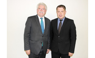 - Staatsminister Martin Zeil und Regens Landrat Michael Adam sprachen sich für den Probebetrieb auf der Bahnstrecke Gotteszell-Viechtach aus. Foto: Langer/Landratsamt Regen