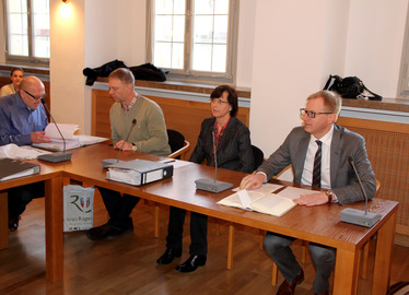  - Sie begründeten die Rechtsmeinung des Freistaates Bayern vor Gericht (v.li.) Umweltingenieur Werner Gollis, Sachbearbeiter Uwe Behringer, Sachgebietsleiterin Lieselotte Bielmeier und Jurist Alexander Kraus. Foto: Langer/Landkreis Regen