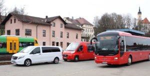 Bus und Bahn sollen vermehrt auch von Kindern und Jugendlichen genutzt werden. Mit der Aktion will der Landkreis auf das ÖPNV-Angebot aufmerksam machen. Foto: Langer/Landkreis Regen