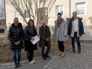 Sie sprachen über die Jugendarbeit in Rinchnach, v.li.: Jugendbeauftragte Martina Adam, Bürgermeisterin Simone Hilz, Kommunale Jugendpflegerin Dr. Edith Aschenbrenner, KJR-Geschäftsführerin Kathrin Fernandes und Fachkraft Sigrid Kick. Foto: Gemeinde Rinchnach