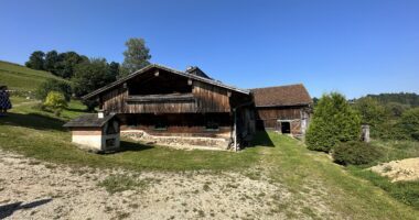 Das Waidlerhaus ist noch gut erhalten. Der Giebelschrot ist noch im Originalzustand. Foto: Heiko Langer / Landratsamt Regen