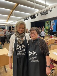 Die Organisatorinnen Christine Kreuzer (Kreisseniorenbeauftragte) und Doris Werner freuten sich über den guten Besuch. Foto: Kathrin Aichinger/Landkreis Regen
