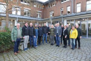 Landrat Dr. Ronny Raith mit der Kreisvorstandschaft des Bauernverbandes wollen den Landkreis gemeinsam voranbringen. Foto: Jessica Döhler / Landratsamt Regen