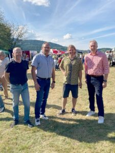Herbert Preuß, Bürgermeister Adolf Muhr, Kreisfachberater Martin Straub und der stellvertretende Landrat Helmut Plenk. Foto: Manuela Schiller