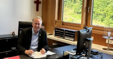 Stellvertretender Landrat Helmut Plenk führte eine Woche die Amtsgeschäfte. Foto: Elke Richter / Landratsamt Regen