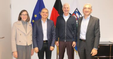 Gruppenbild nach dem ersten Besuch: Ulrike Ebner (v.li.), Stefan Wolf, Andreas Fischer und Landrat Dr. Ronny Raith. Foto: Jessica Döhler / Landratsamt Regen