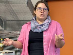 Die Kommunale Jugendpflegerin Kathrin Götz stellte sich als Ansprechpartnerin für die Jugend vor.  Foto: Heiko Langer / Landratsamt Regen