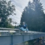 Auch Landrat Dr. Ronny Raith ließ es sich nicht nehmen die Allwetterrodelbahn zu testen. Foto: Heiko Langer / Landratsamt Regen