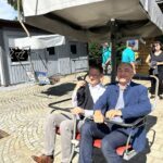 Mit dem Sessellift fuhren Regierungspräsident Rainer Haselbeck und Regens Landrat Dr. Ronny Raith zur Mittelstation und später zum Gipfel. Foto: Heiko Langer / Landratsamt Regen