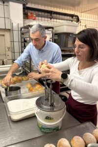 Die Krapfen wurden mit Marmelade gefüllt. Foto: Heiko Langer / Landratsamt Regen
