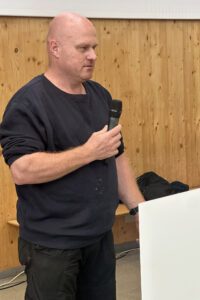 Richard Obermeier sprach über die Petition zum Erhalt der beiden Arberlandkliniken. Foto: Heiko Langer / Landratsamt Regen