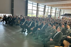 Der Mannschaftsspeisesaal war zum gemeinsamen Empfang gut gefüllt. Foto: Heiko Langer / Landratsamt Regen