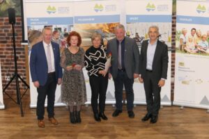 Bischofsmais: stellvertretender Landrat Landrat Helmut Plenk, Herta Krampfl, Edeltraud Pledl, Bürgermeister Walter Nirschl, Landrat Dr. Ronny Raith
