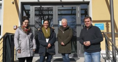 Bürgermeister Gerd Schönberger begrüßte (v.li.) KJR-Geschäftsführerin Kathrin Fernandes und Sigrid Kick und die Kommunale Jugendpflegerin Dr. Edith Aschenbrenner im Rathaus Böbrach. Foto: Gemeinde Böbrach