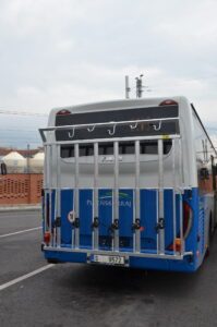 Tschechischer Bus mit Heckträgern