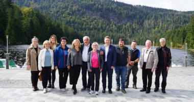 Die Delegation am Arbersee. Foto: Kreisentwicklung Landkreis Regen