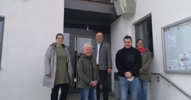 Sie sprachen über die Jugendarbeit in Langdorf, v.li. Kathrin Fernandes, Dr. Edith Aschenbrenner, Bürgermeister Michael Englram, Michael Spielbauer und Sigrid Kick. Foto: Theresa Ernst/Gemeinde Langdorf