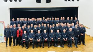 Die geehrten Feuerwehrfrauen und Feuerwehrmänner. Foto: Kreisbrandinspektion Landkreis Regen