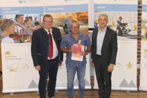 Frauenau: Bürgermeister Fritz Schreder, Martin Brunner, Landrat Dr. Ronny Raith