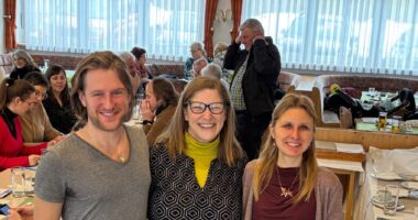 Auf unserem Foto von der Vorgängerveranstaltung finden Sie die (auch dieses Mal wieder in dieser Besetzung auftretenden) Referenten der drei beteiligten Kreisverbände: (v. l.) Martin Straub, Petra Holzapfel, Lena Fröhler. (Foto: Landkreis Regen)