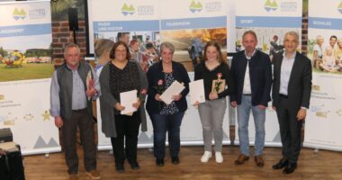 Geiersthal: Michael Handlos, Petra Kramheller, Barbara Peter, Lea Maria Weinberger, Bürgermeister Richard Gruber, Landrat Dr. Ronny Raith