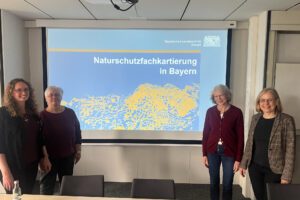 Im Bild, v.li. Carolin Wagner und Maria Engl vom Büro Naturgutachter, Carmen Liegl und Maria Hußlein vom LfU. Foto: Martin Graf/Landratsamt Regen