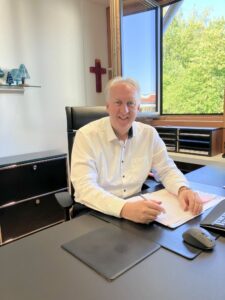 Stellvertretender Landrat Helmut Plenk übernimmt bis 7. August die Amtsgeschäfte im Landratsamt Regen. Foto: Ramona Simeth / Landratsamt Regen