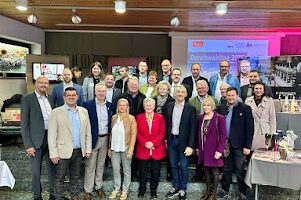 Gruppenbild mit Ehrengästen. Foto: Heiko Langer / Landratsamt Regen