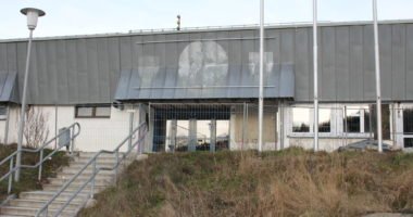 In der Eishalle Regen sollen die Landkreisbürger gegen Covid-19-Infektionen geimpft werden. Foto: Langer/Landkreis Regen