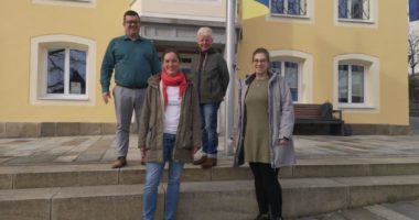 Bürgermeister Andreas Kroner traf sich mit (v.li.) Sigrid Kick, Dr. Edith Aschenbrenner und Kathrin Fernandes zum Gespräch über die Jugendarbeit. Foto: Franziska König/Stadt Regen