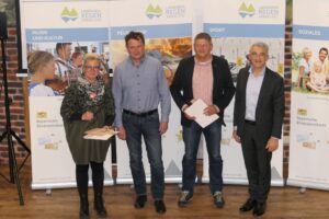 Lindberg: Tamara Resch, Bürgermeister Gerd Lorenz, Robert Fischer, Landrat Dr. Ronny Raith