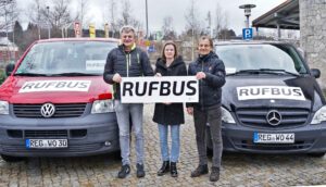 Manfred Jakob und Daniela Gilg vom Mobilitätsteam des LKR Regen und Walter Oswald als Vertreter der vier Rufbus-Verkehrsunternehmen.