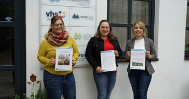 v.l.: Melanie Weinbacher zuständig für den Bereich „Nachhaltigen Tourismus“, Tourismusreferentin des Landkreises Regen Elisabeth Unnasch und Koordinatorin für kommunale Entwicklungspolitik Gudrun Reckerziegel. Foto: Kreisentwicklung Landkreis Regen