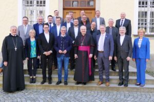Im Kloster Metten traf der Bischof zahlreiche Politiker aus der Region. Foto: Irmgard Hilmer