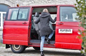 Der Rufbus wird gut genutzt, dadurch entstehen deutlich höhere Kosten für den Landkreis. Diese sollen durch einen Komfortzuschlag aufgefangen werden. Foto: Daniela Gilg / Landratsamt Regen