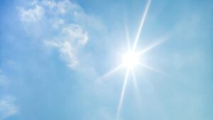 Sonnenstrahlen_Sonne_Hitze_AdobeStock_2065389471-©-Arjun-Naja-Ismail.jpeg
