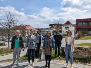 Auf dem Foto zu sehen v.li.: Angela Schwarz und Stephanie Blüml (Arberlandkliniken Zwiesel und Viechtach), Kathrin Klimm (Lebenshilfe Regen), Sandra Ulrich, Andreas Kraus und Anna Zwickenpflug (Agentur für Arbeit Deggendorf). Foto: Lena Stein/Landratsamt Regen