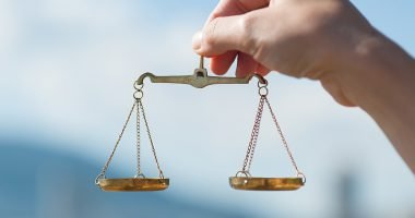 Wahl der ehrenamtlichen Richterinnen und Richter. Foto: © beeboys / Adobe Stock