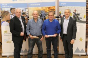 Zachenberg: Bürgermeister Hans Dachs, Erwin Bielmeier, Michael Steinbauer, Landrat Dr. Ronny Raith