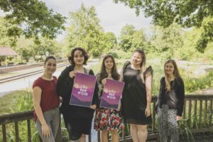 Unser Bild zeigt, v.li.: Diana Streifinger (Agentur Goettl.Goettl), Anna Gigl, Vivian Gaschler, Stephanie Fredl und Constanze Steffel (Landratsamt Regen).   Foto: Tobias Wolf