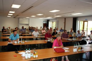 Gut besucht war die Bürgermeisterdienstversammlung zu der Landrätin Rita Röhrl nach Teisnach eingeladen hatte. Foto: Langer/Landkreis Regen