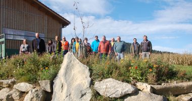 Sie informierten sich und diskutierten über Biodiversität. Foto Stefan Kauschinger